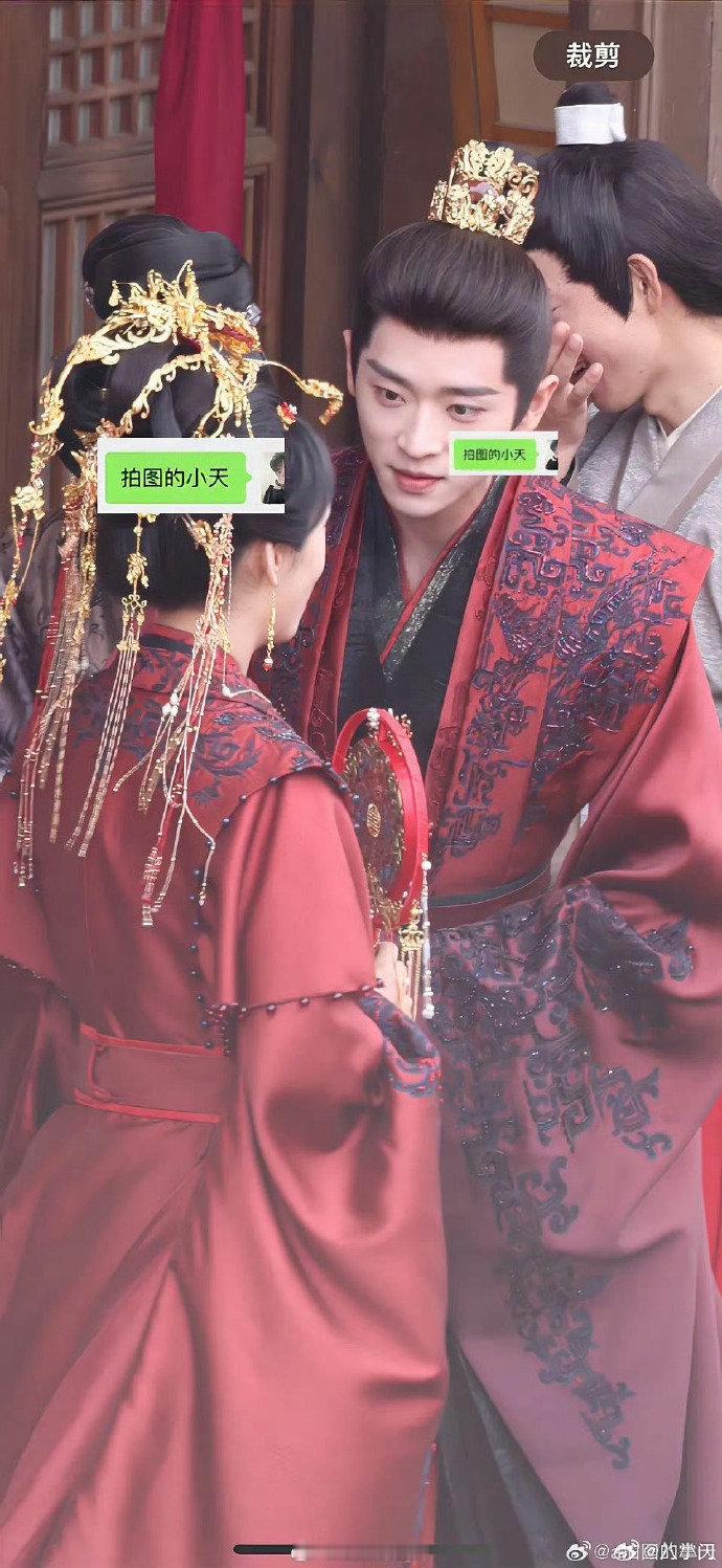 #周也丞磊红衣婚服路透#周也丞磊红衣婚服路透，状态怎么样？[哇]#周也丞磊婚服路