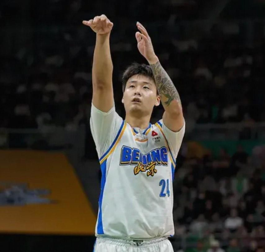 领袖担当、定海神针！看看北京北汽男篮在战胜辽宁本钢男篮后对赵睿的评价，这高度简直