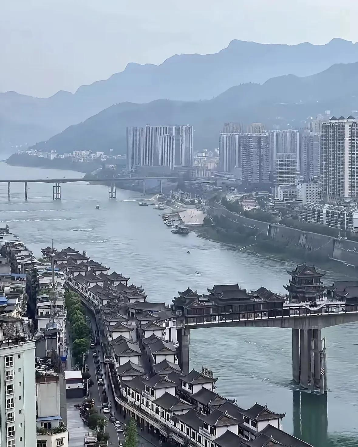 挂断5次的电话，第六次接通后，改写了一个14岁少年的一生。
 
三年前随手登记的