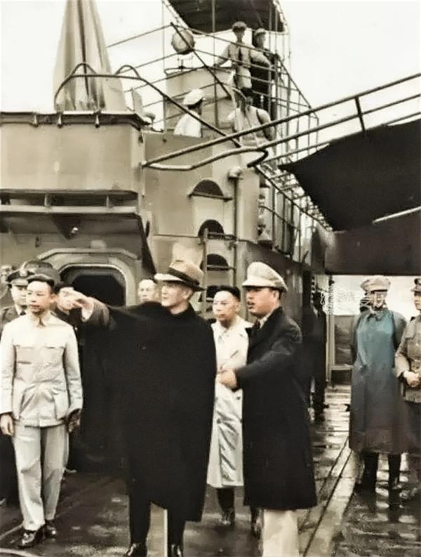 1954年，蒋介石最后一次踏上大陆彩色照片