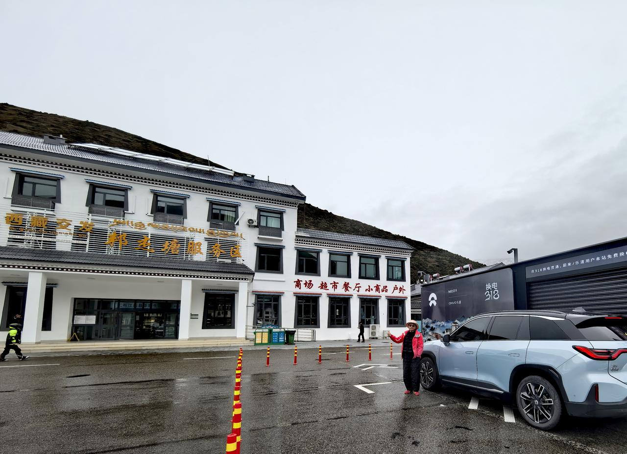 自驾318游川藏18段:终于来到拉萨了！

拉林高速贯通了林芝和拉萨，最近一直在