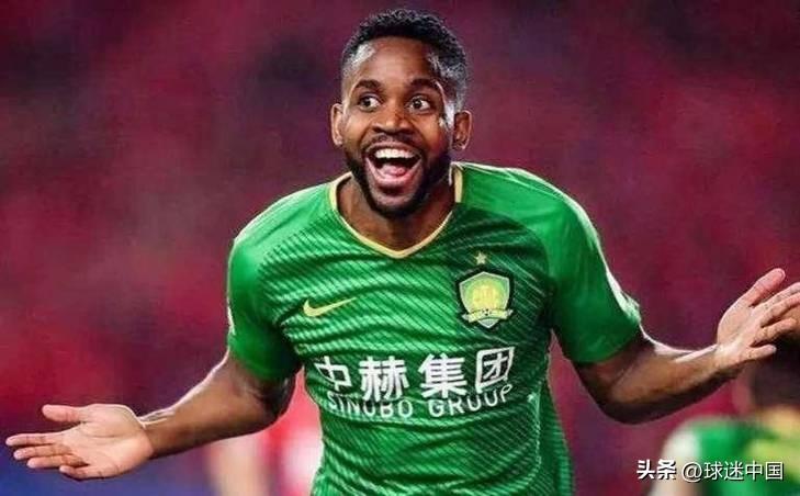快乐男孩回家！巴坎布身披国安战袍现身工体，见证1-1平局
 
今晚工体迎来特殊客