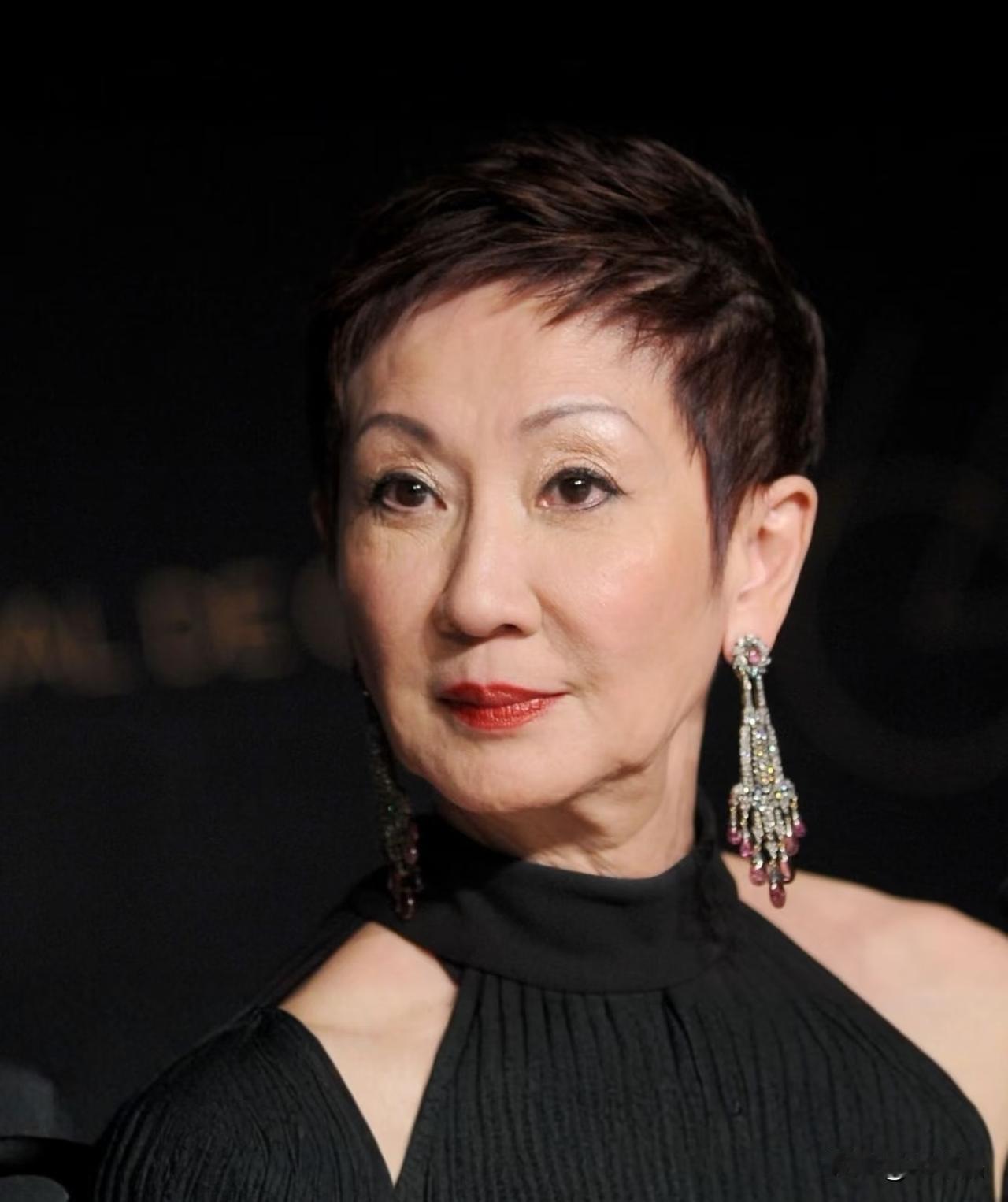 这辈子  离开他  她还是她  离开她  他却未必是他！老话讲 人生在世 十有八