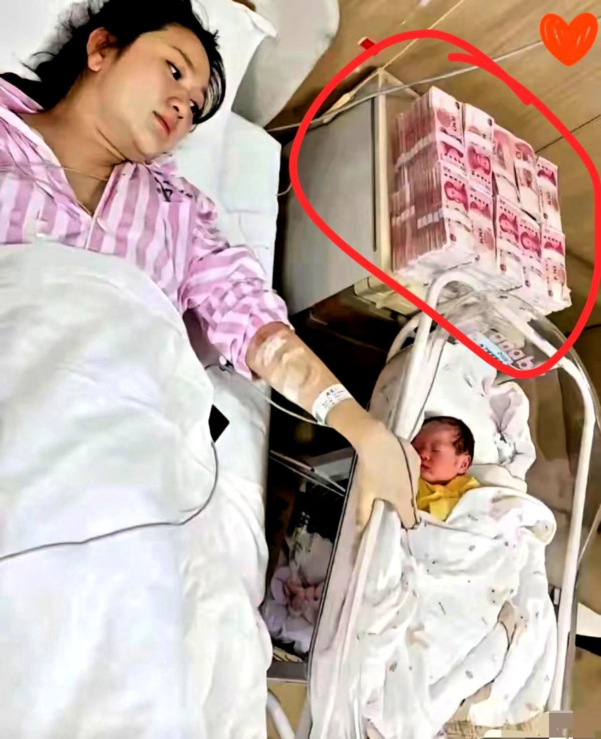 太真实了
年轻妈妈吐槽孕期到坐月子
婆婆忙生意没露面，结果出院当天婆婆直接送来成