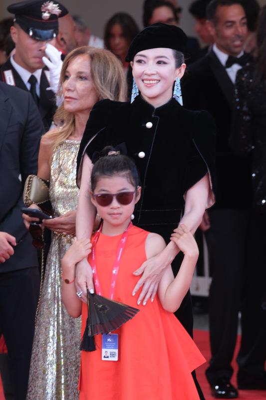 一夜醒来，全网都在夸章子怡！她带醒醒追星的样子，藏着单亲妈妈最酷的教育

刚刷到