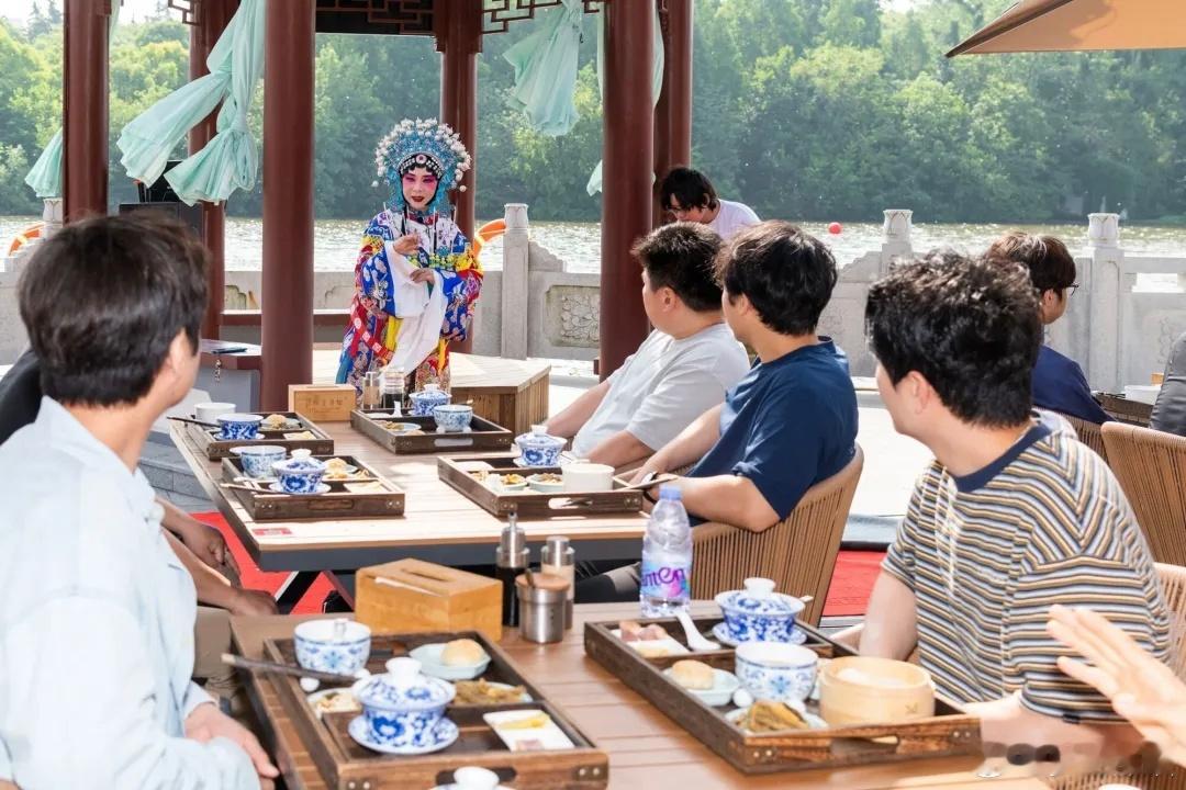 泰州引力人才高质量发展大会广聚英才泰想你来2026年，恰逢“十五五”开局起步，亦