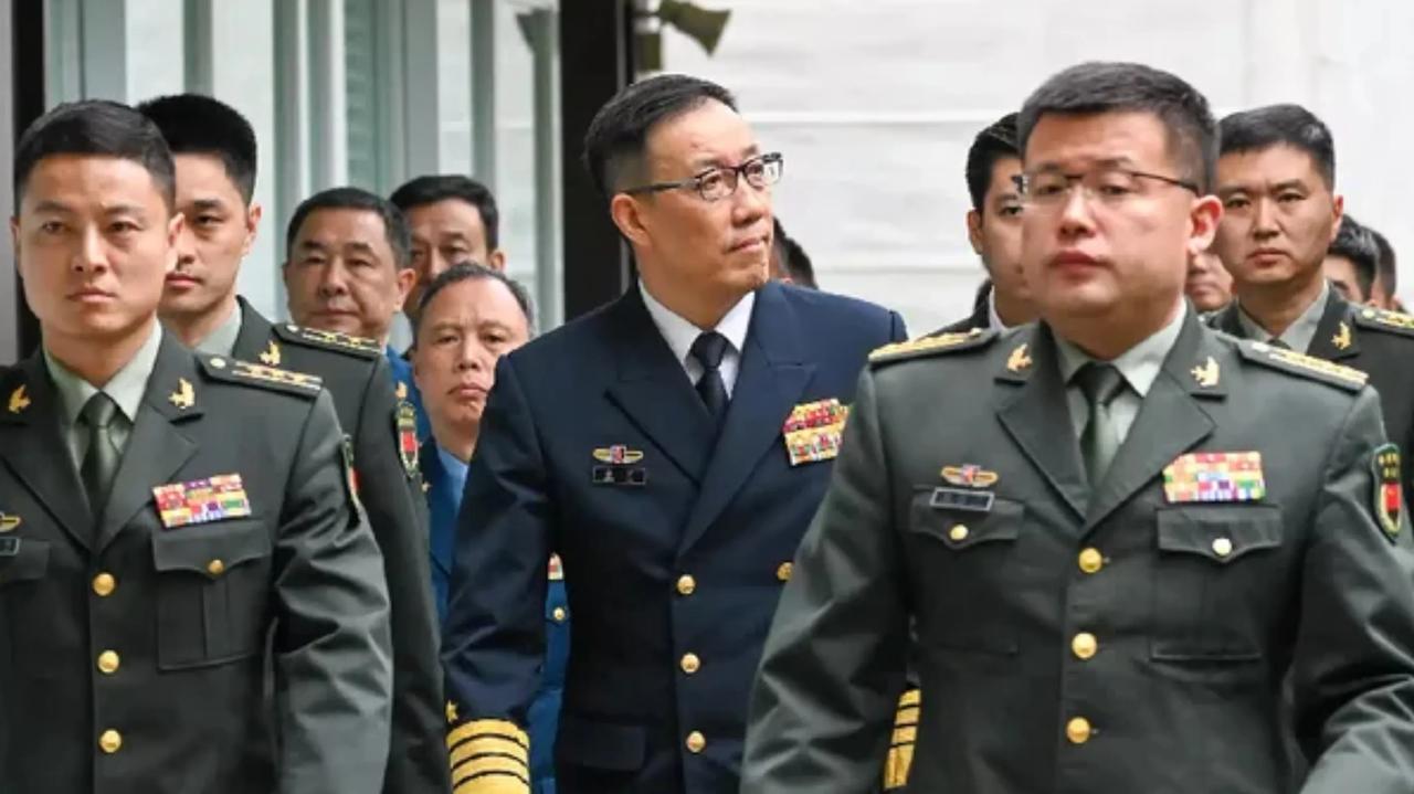 瓮中捉鳖，这是关于打击台独分子最形象的比喻。在强大的人民解放军面前，那边的防御真