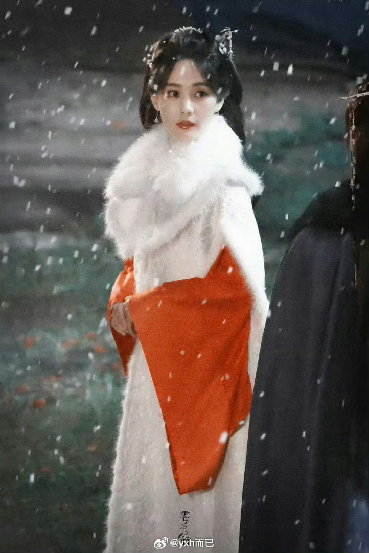 李一桐痛失艺名后首个作品俺觉得李雪这名字也好听，主要是配上桐姐这张脸名字都变得好