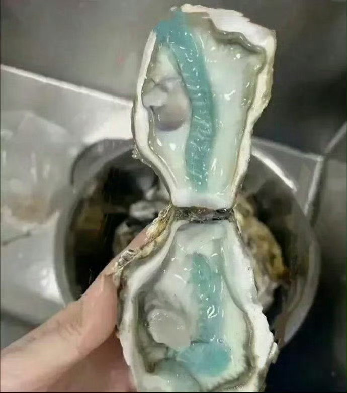 某网友：小姑子给送来的，幸亏没吃！  
