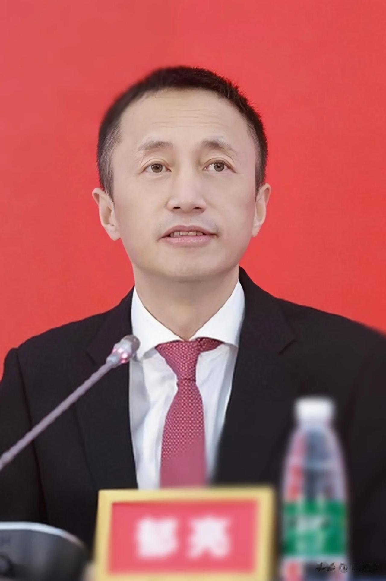 有人说，地产界一片哀嚎中，万科之所以能笑傲群雄，是因为背靠深圳地铁集团，如果这么