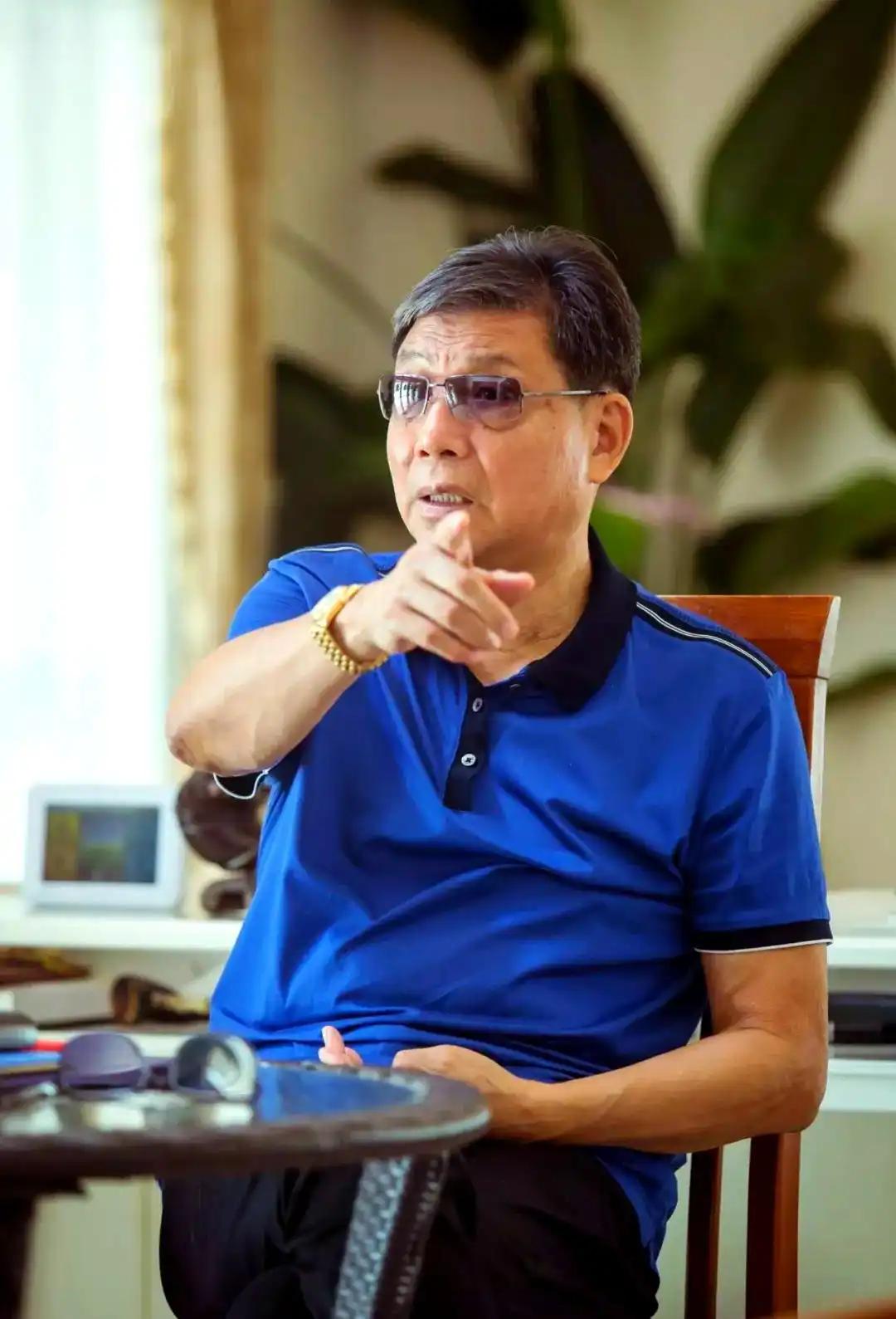 申花这次德比会不会邀请曾经的冠军主帅徐根宝来为上海双雄比赛前领唱国歌呢？我们都知