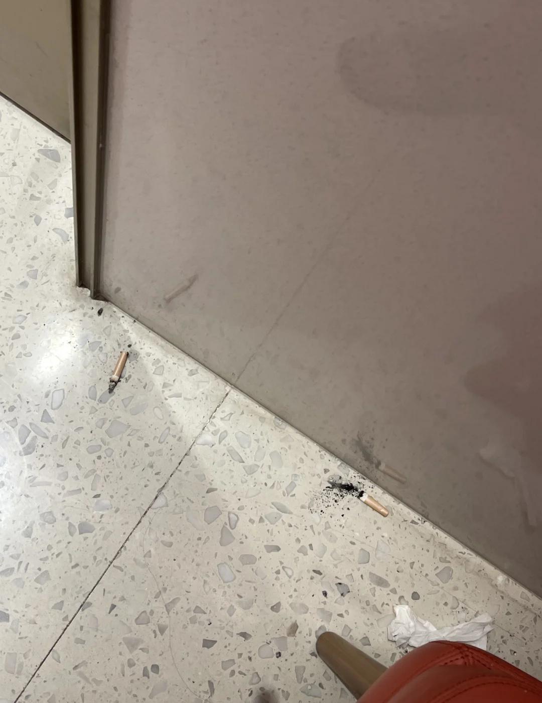 母婴室抽烟的人是什么人？
7月4号 大概是20:10分 我进入的母婴室 （地址梅