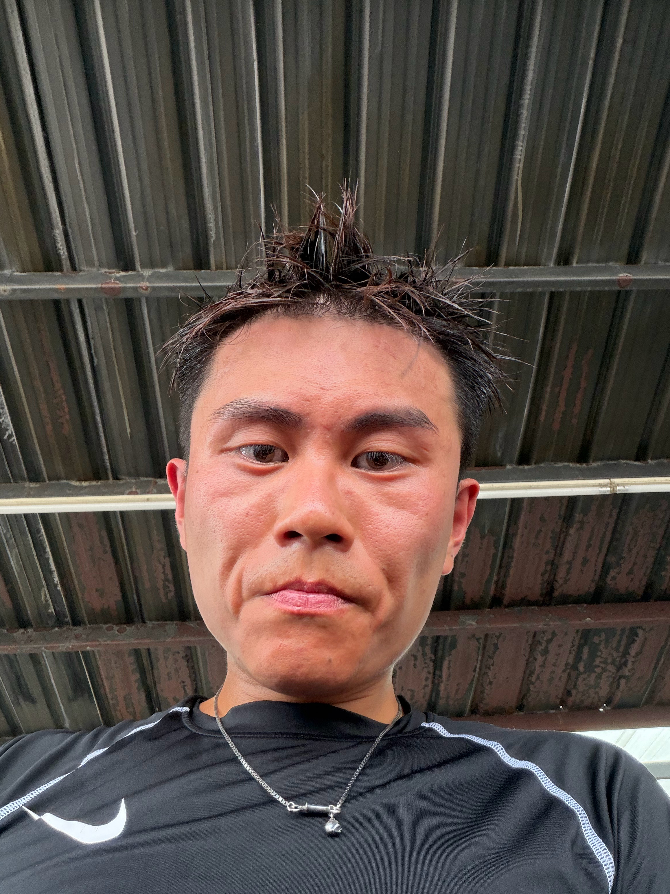 造的没人样了，热成孙子了[呵呵]在广东拍点节目玩了命了[裂开]  ​​​