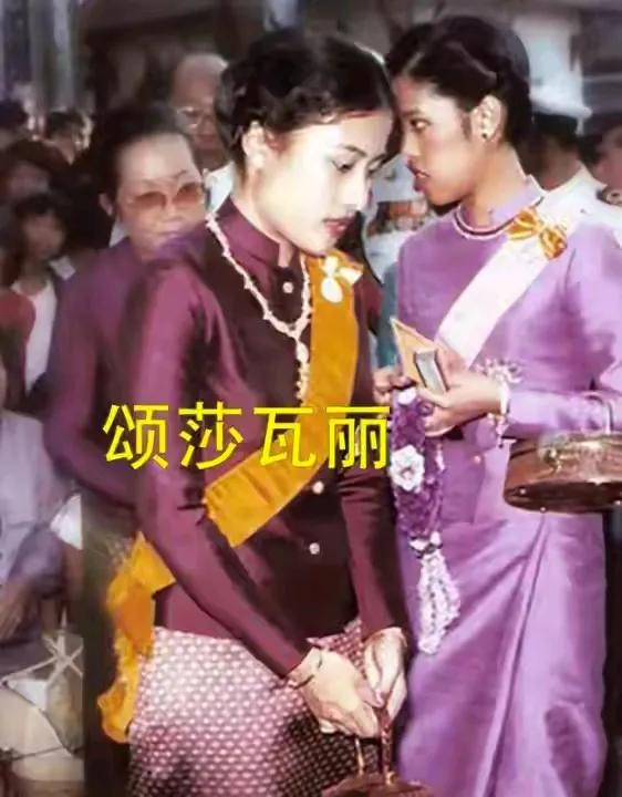 果然鲜花还需绿叶衬，泰王原配原本长得很一般，结果在身旁丑女衬托下，突然觉得她颇有