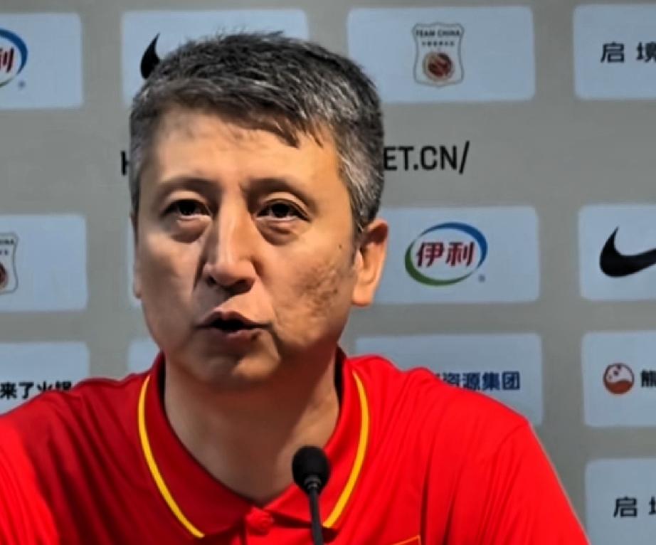 不止球迷对郭士强有不同看法，不少CBA俱乐部老板也有意见。据知名体育媒体人消息，