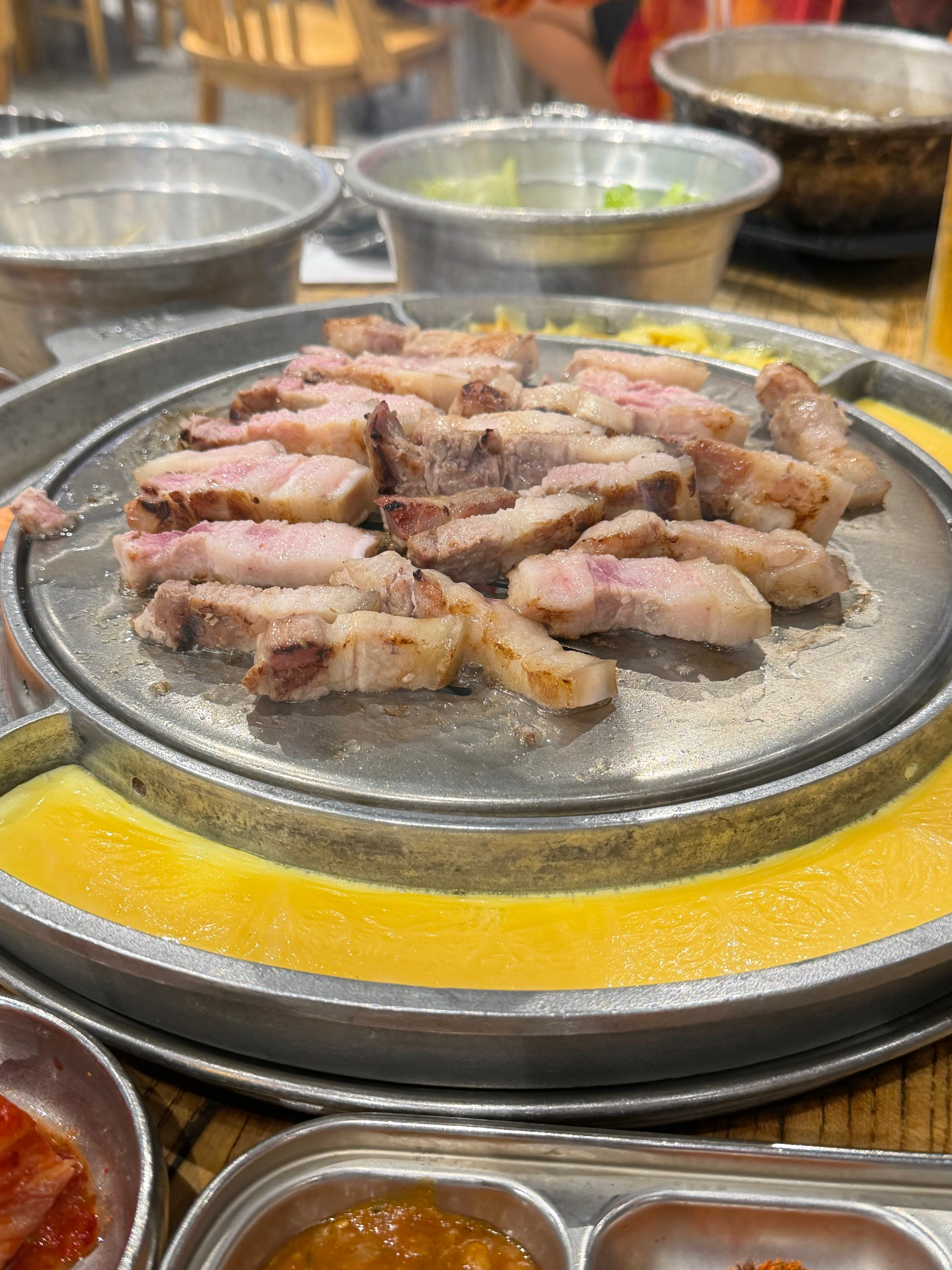 抽皮条给自己蹭掉一块 伤敌一千自损八百香辣蟹和两个广东人点了中辣自己先受不住。嗯