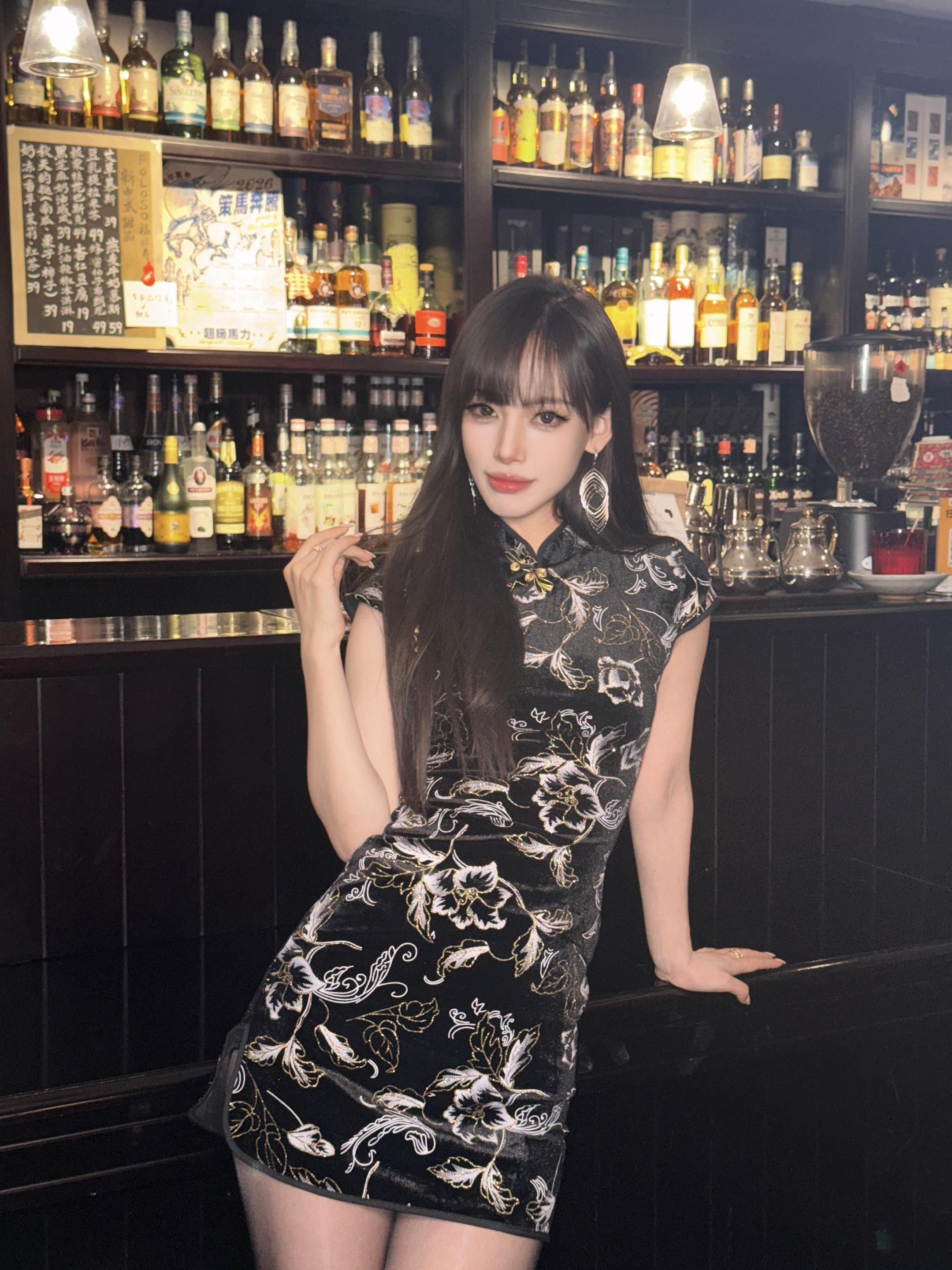 来 给你二妈请个早安。