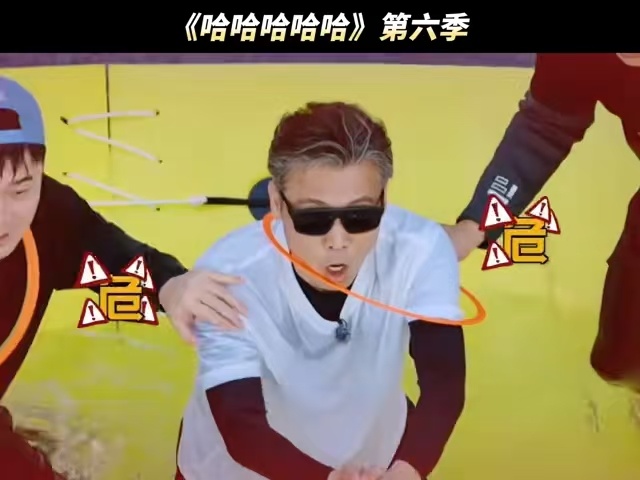 能把李乃文逼到自黑“贱”的，只有五哈兄弟团。嘴上说着“怕死”，身体却诚实地接梗、