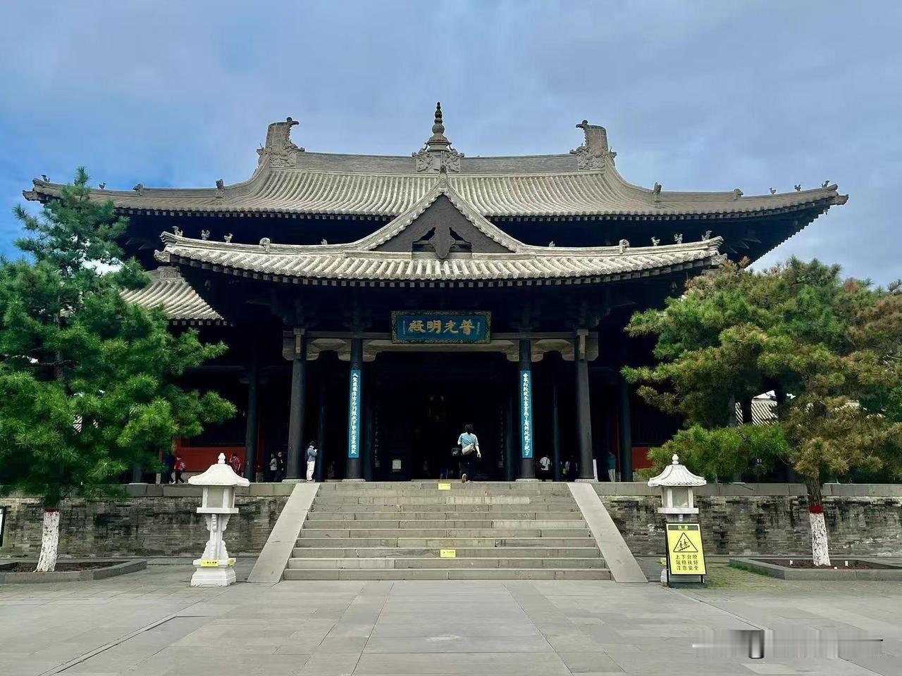 华严寺普光明殿，藏着央美耗时三年的千平壁画
 
来大同华严寺，所有人直奔薄伽教藏