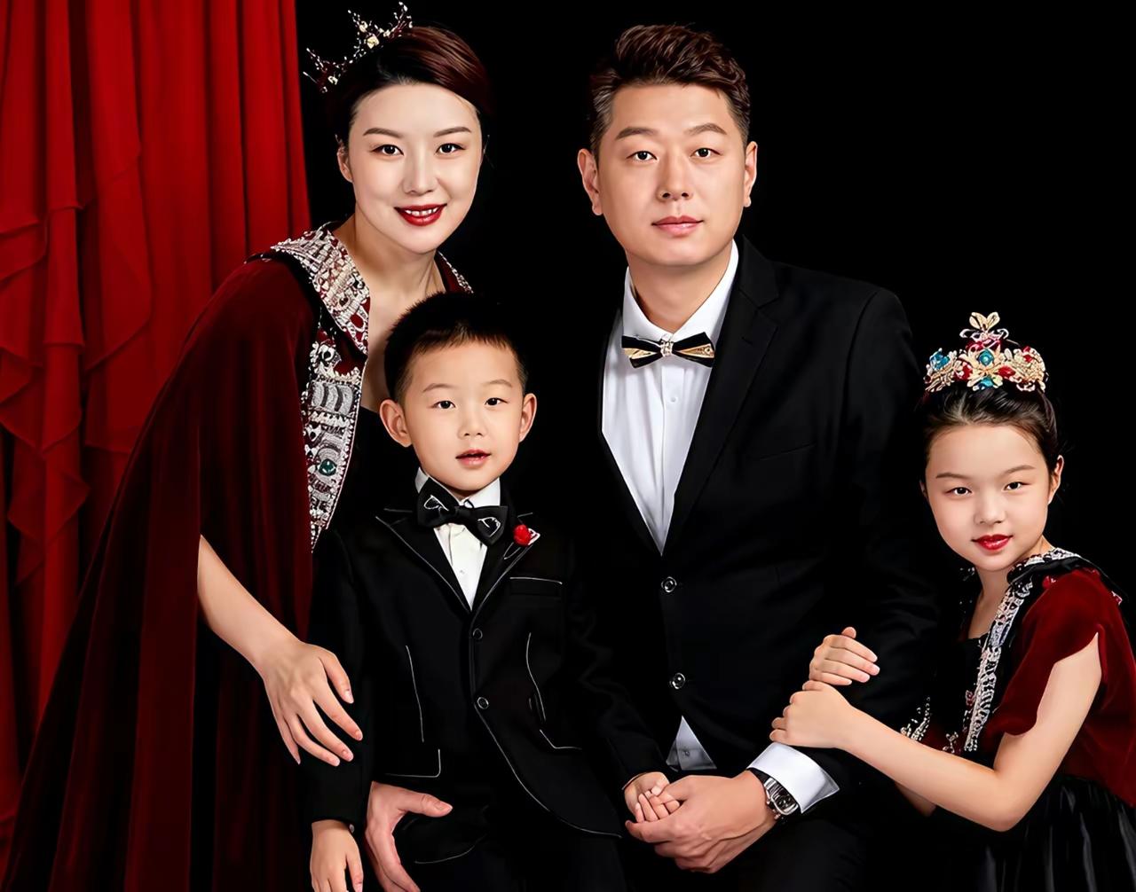 43岁的莫科曾是八一队最帅球员。重情之举获前岳父母赞扬。 瓦科中超MVP 莫科纳