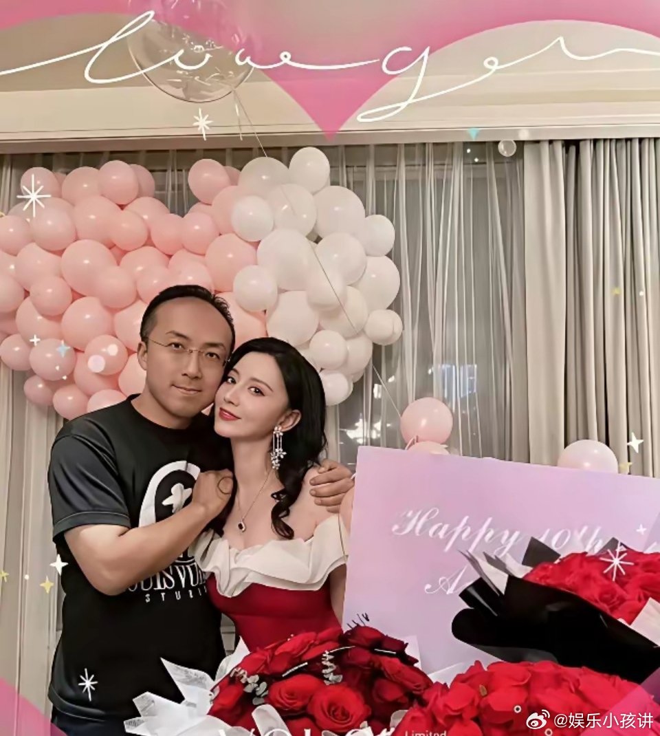 一直以为张萌的富豪老公长得一般，没想到本人这么精瘦儒雅，真的好配 ​​​