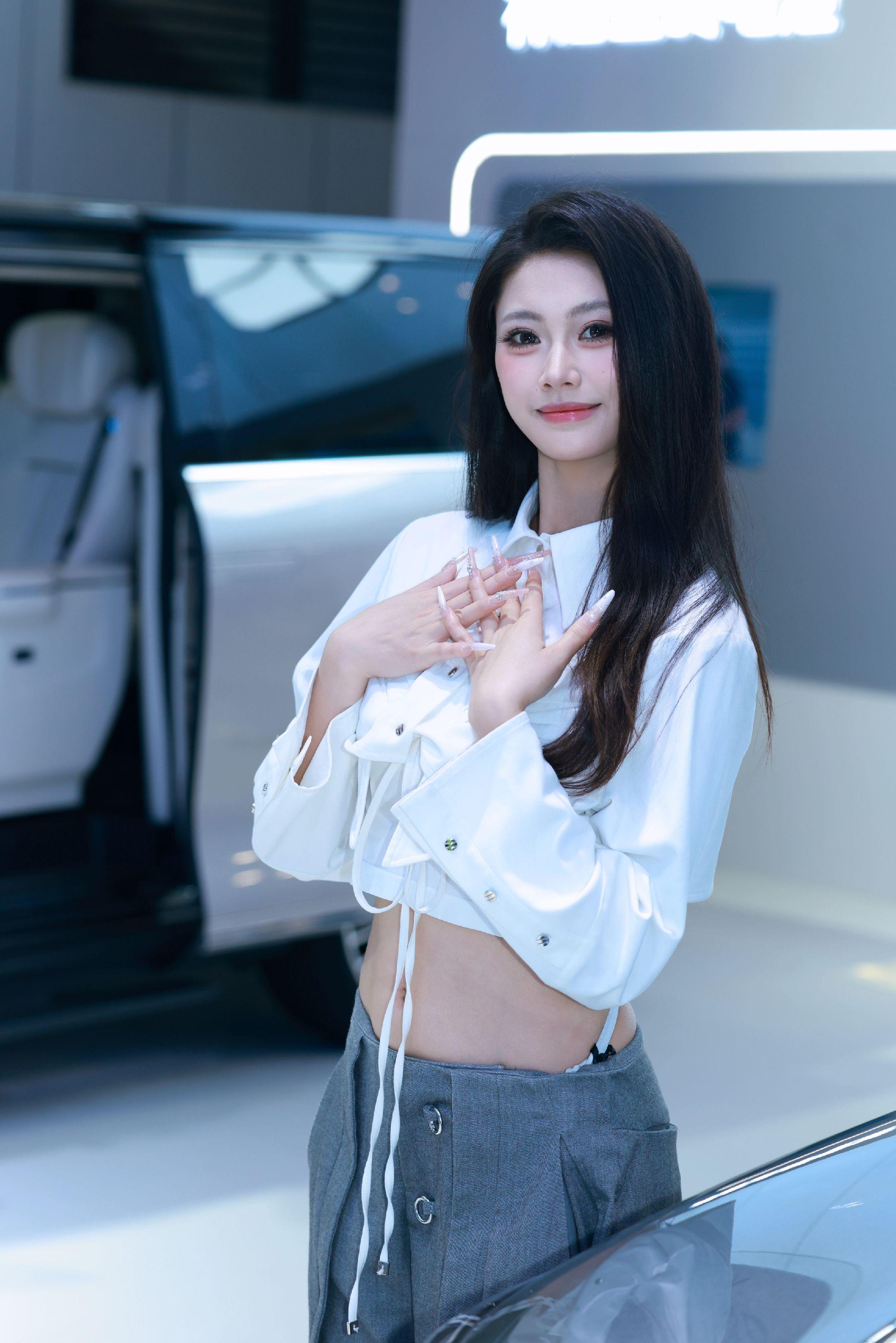 车展甜妹。