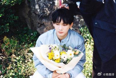 姚琛生日撕拉片姚琛拍撕拉片好权威谁看了不说姚琛的镜头表现力绝了！生日撕拉片复古质