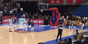 王睿泽这个球。。。。。你好好防未必会犯规，威尔斯也未必能打进。非得往地上躺找哨子