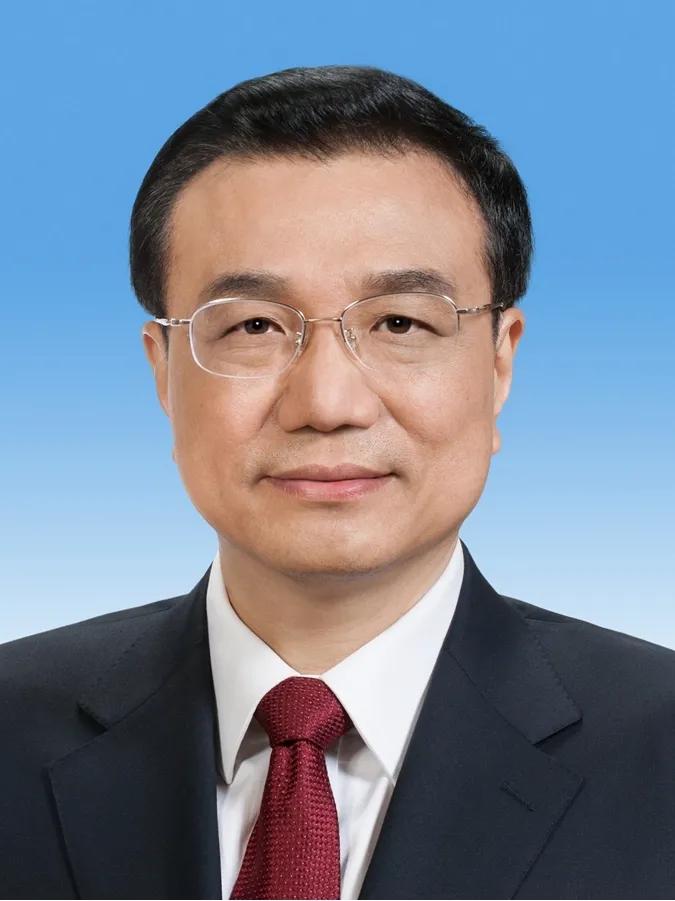 李克强总理主要履历：
1982，任北京大学团委书记
1983，任共青团中央学校部