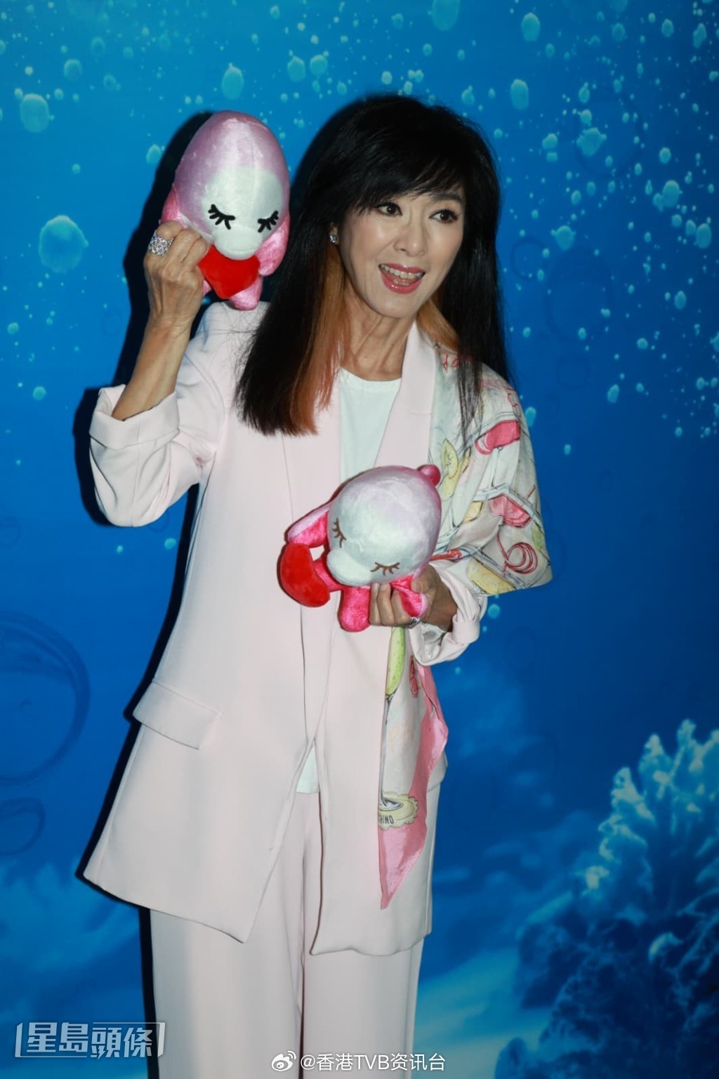 星岛：米雪为登台工作忙于练歌 否认转型做歌手 会买票支持英皇25周年演唱会米雪到