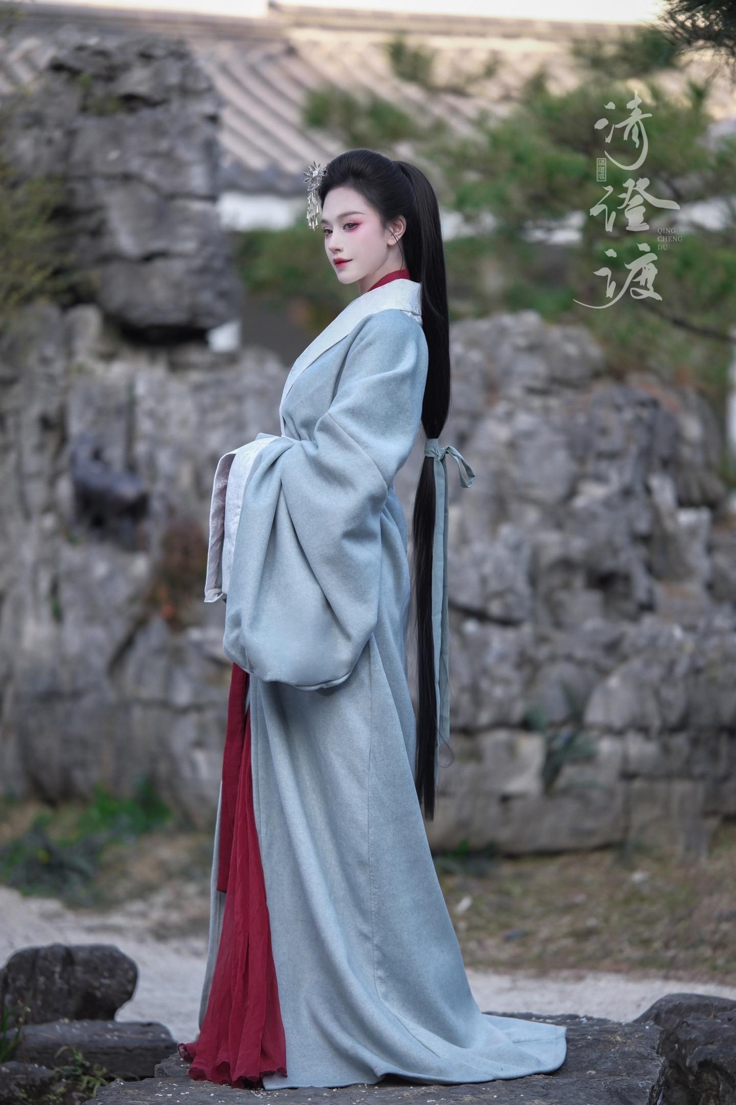 风又起，月有兮。