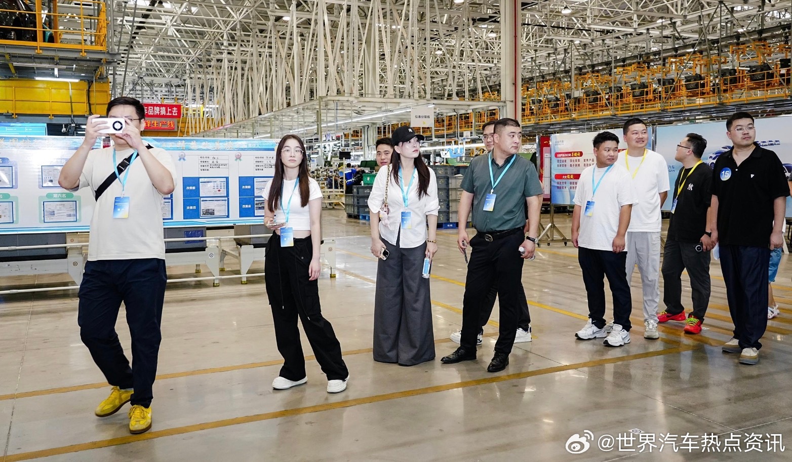 9月19日，南京一家超智能的5G工厂正式开业，一款全新豪华智能SUV在这里下线，