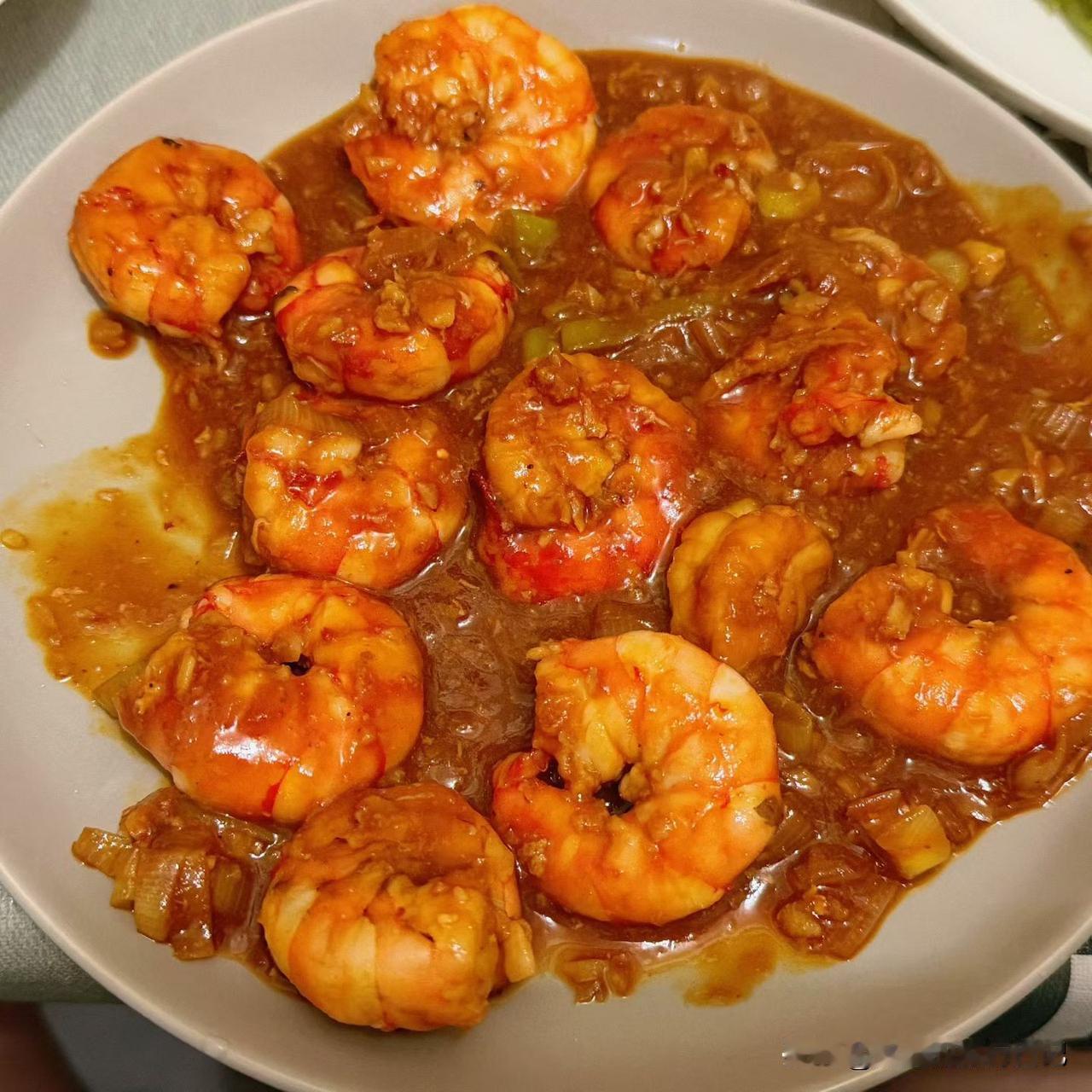 儿子的高中同学，女学霸之一，她去年某985大学会计专业毕业后，先在一家外企工作，