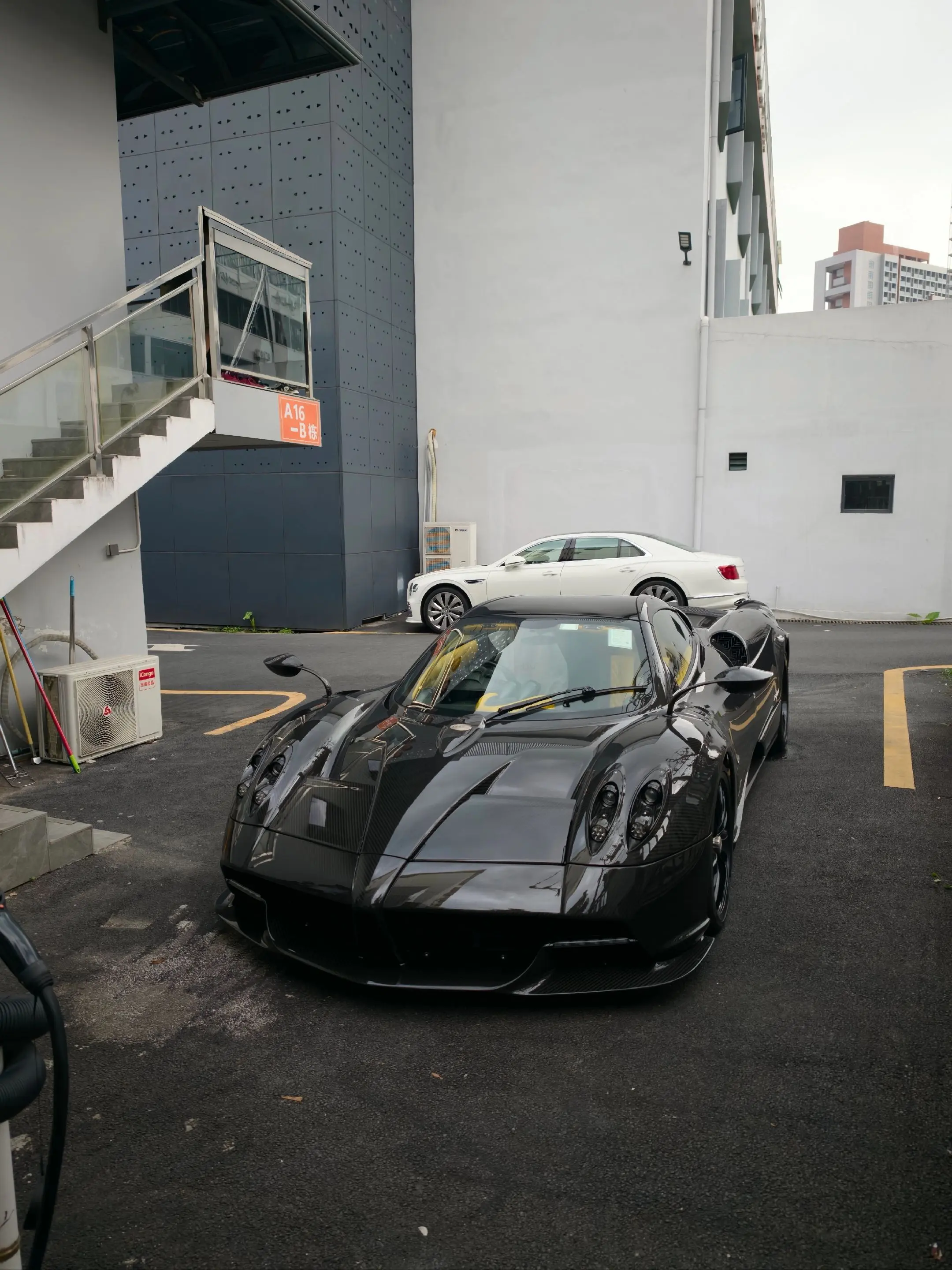 Huayra Roadster