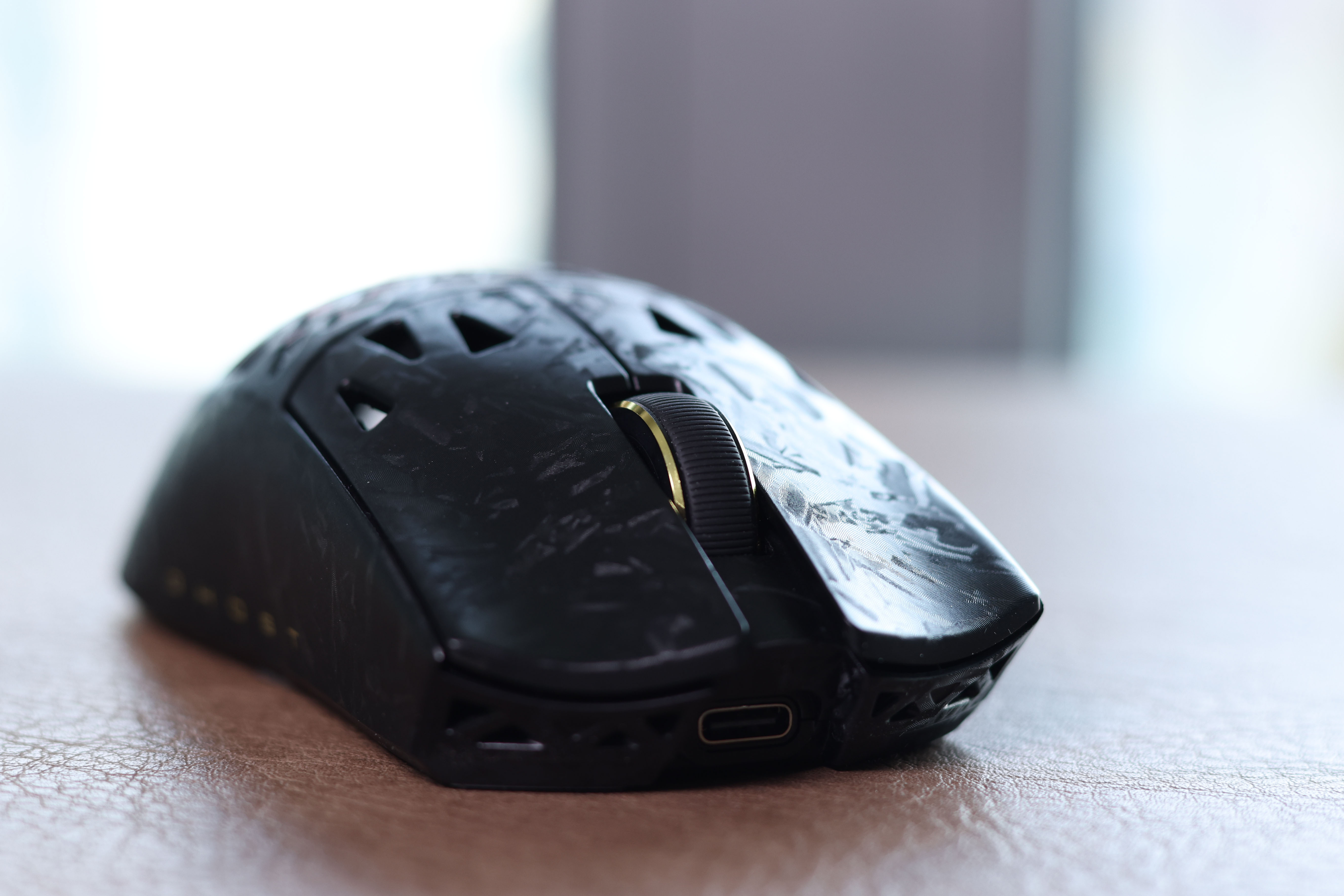 ATK烈空魂 GHOST 鼠标，最近在用这个鼠标吃鸡，国产鼠标越来越给力了！AT