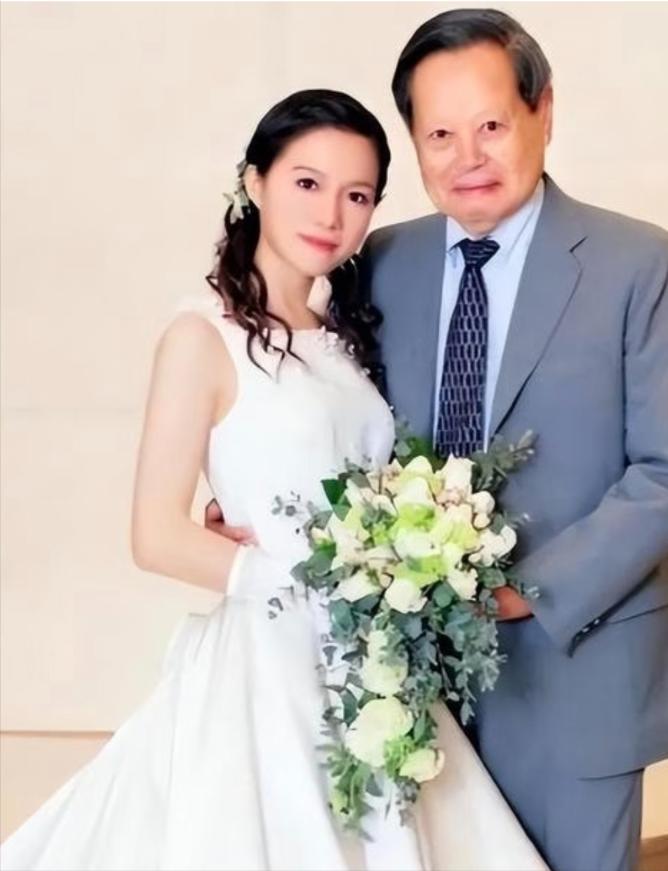 [中国赞]都以为翁帆只得了清华公寓的使用权，殊不知杨振宁留给她的，根本不是房子，