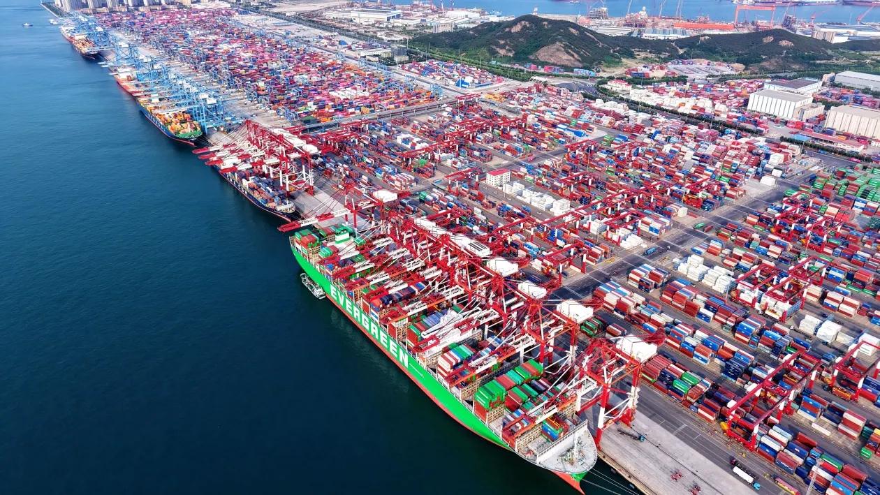 中国对美国的出口在8月份剧降33%，整体增长放缓至六个月来的最低水平。

海关数