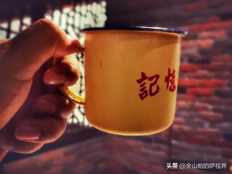 身处低谷，请先收起你的情怀

成年人的世界，从不对空谈者温柔以待。

当你口袋空