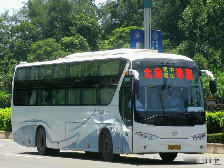 江西赣州大余县曾经的省际长途线路，还有多少在跑？
大余—深圳
大余—珠海

省际