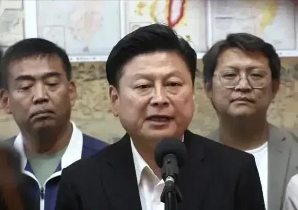 国民党就是要敢于做事，敢于跟绿营抗争，敢于面对两岸的交流，才有可能把国民党的原本