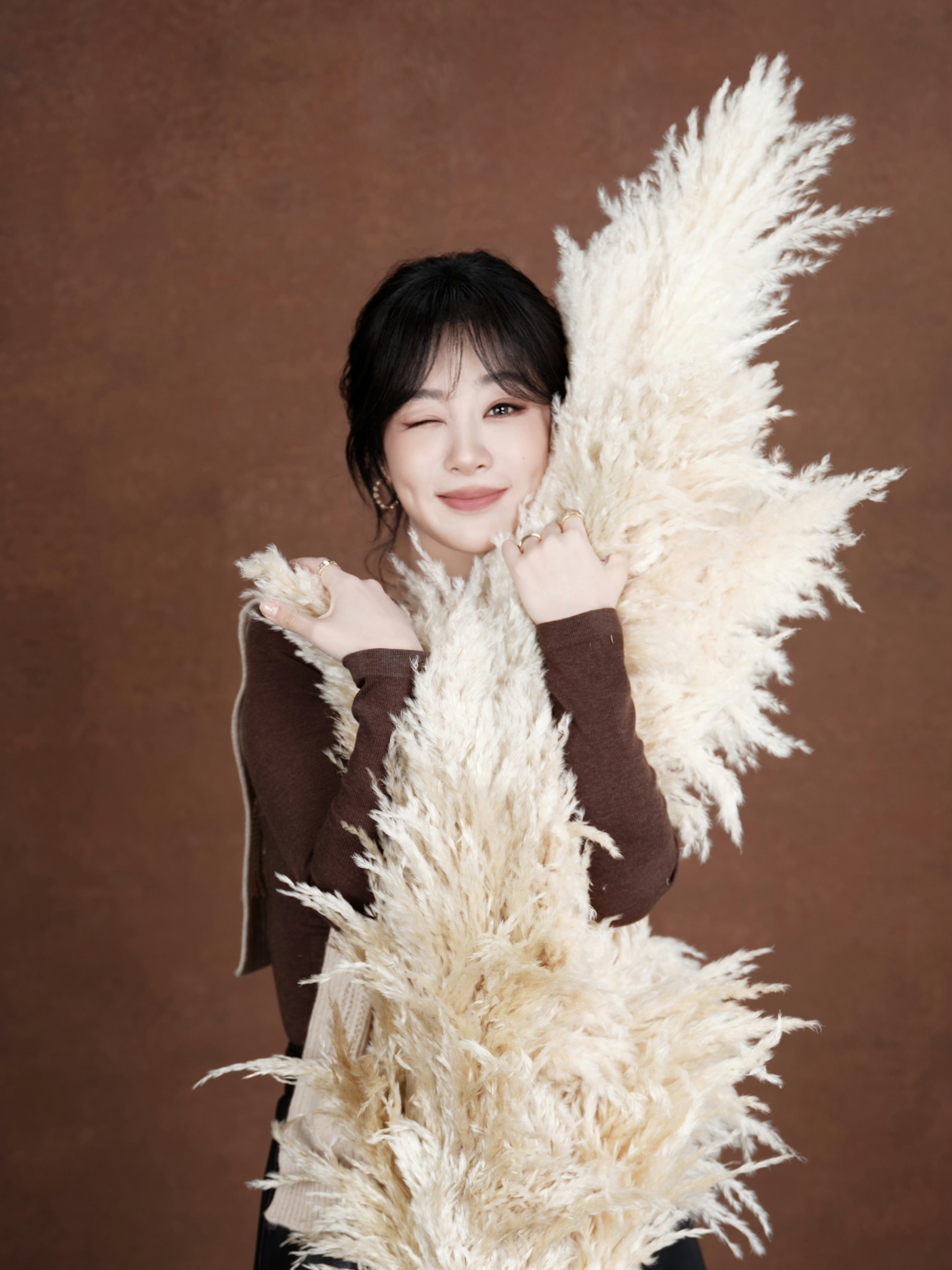 杨紫[超话]‍杨紫董竹君yz杨紫玉兰花开君再来yz杨紫时髦暖冬 紫定出色杨紫 /