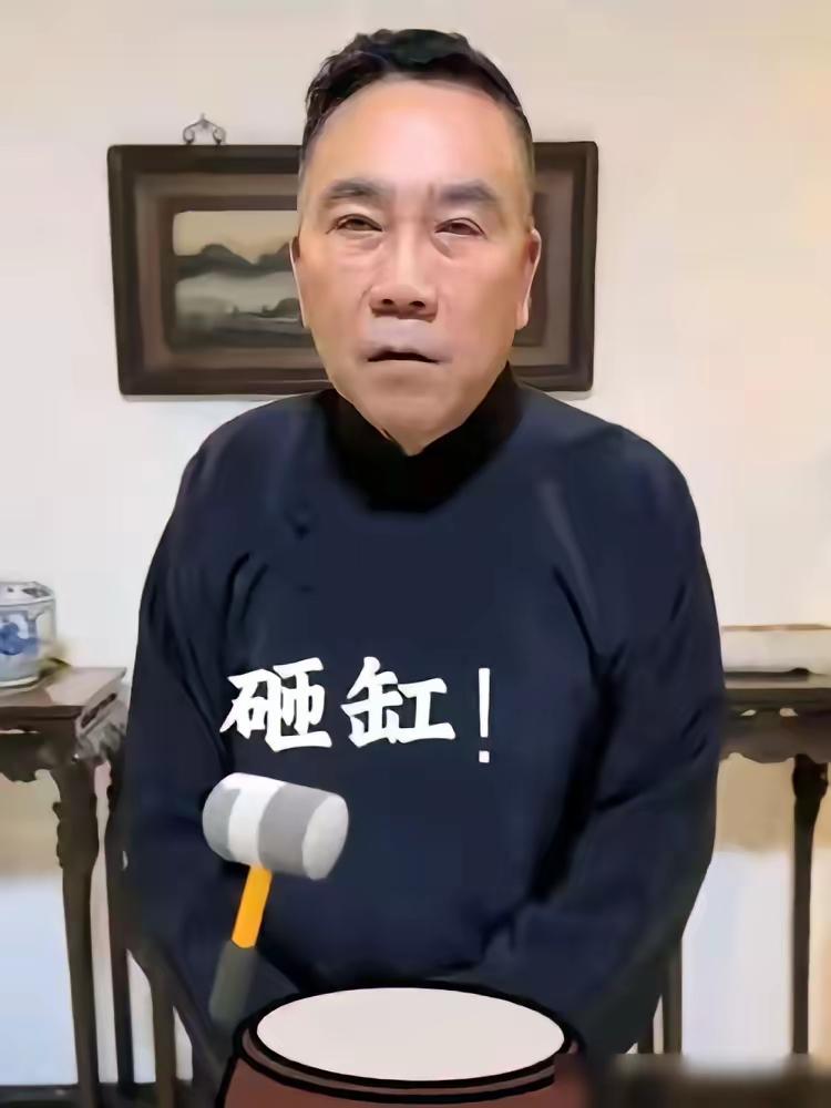 相声名家杨议真是太敢说了。杨议直播表示：杨进明进不去专业院团，是他作品不行，没有