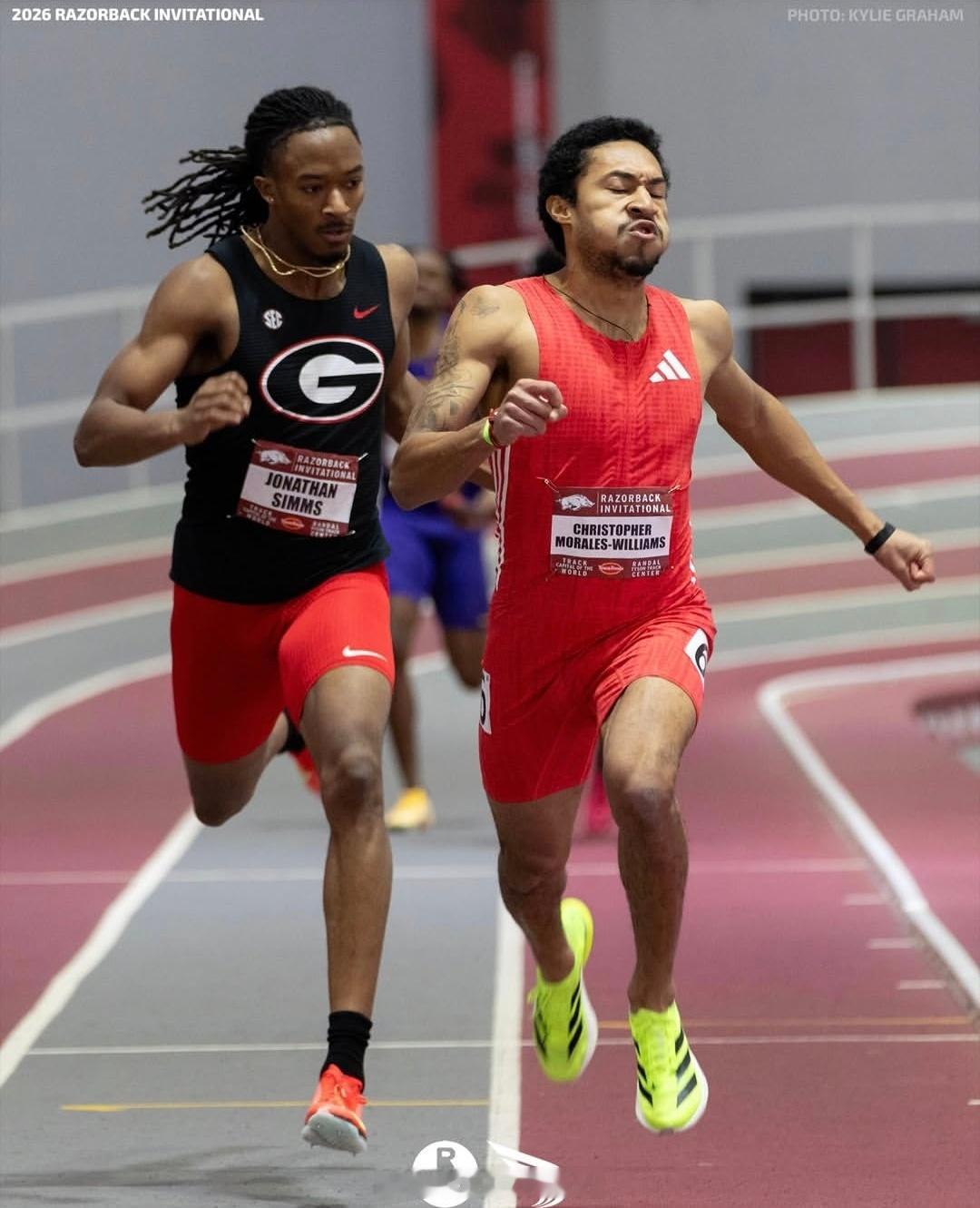 佐治亚大学师兄弟之争🇨🇦莫威44秒87战胜🇺🇸西姆斯45秒04田径说一哈