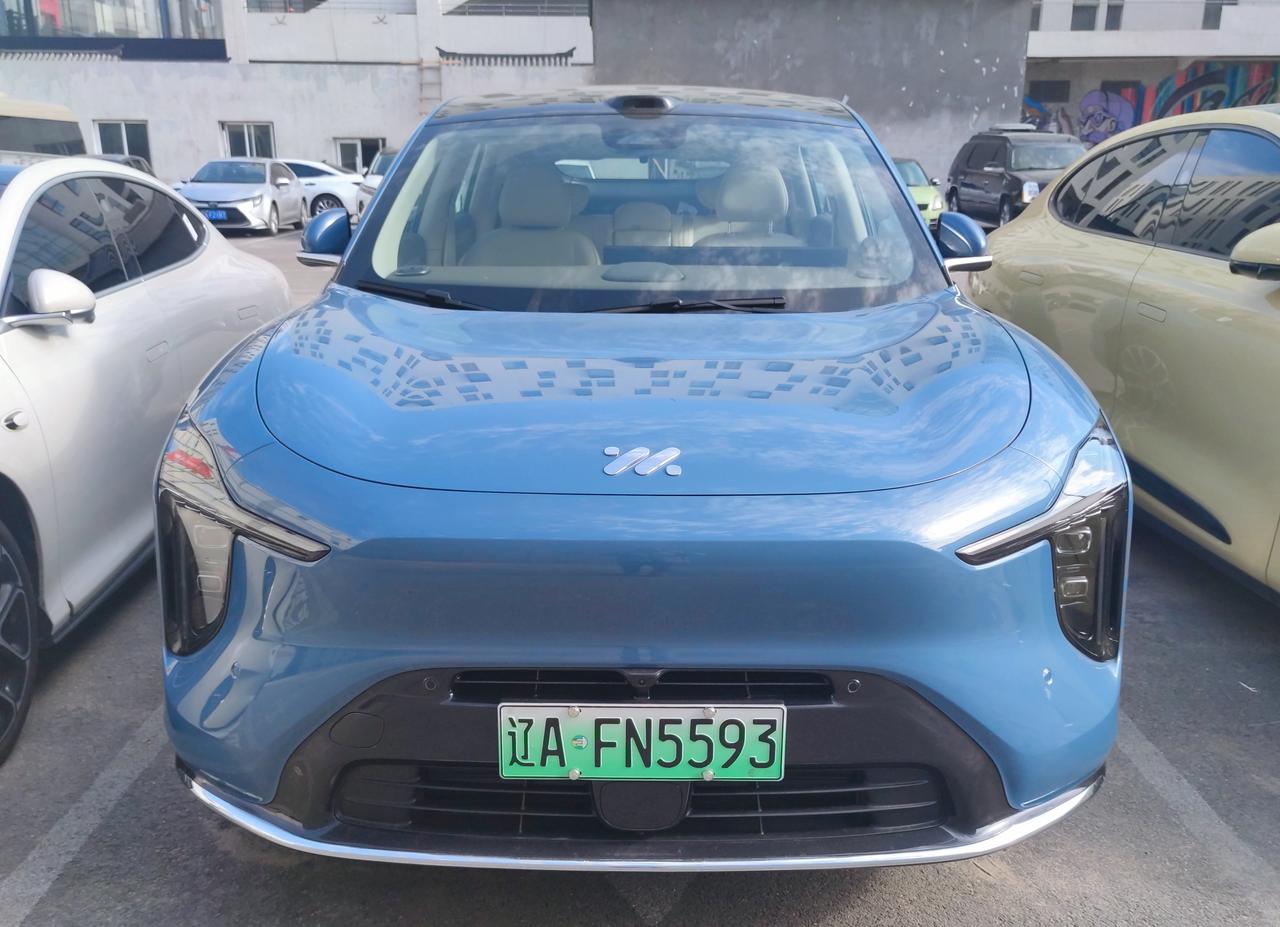 全新超级智能SUV《智己LS6》
   智己LS6是上汽集团智己汽车，推出的一款