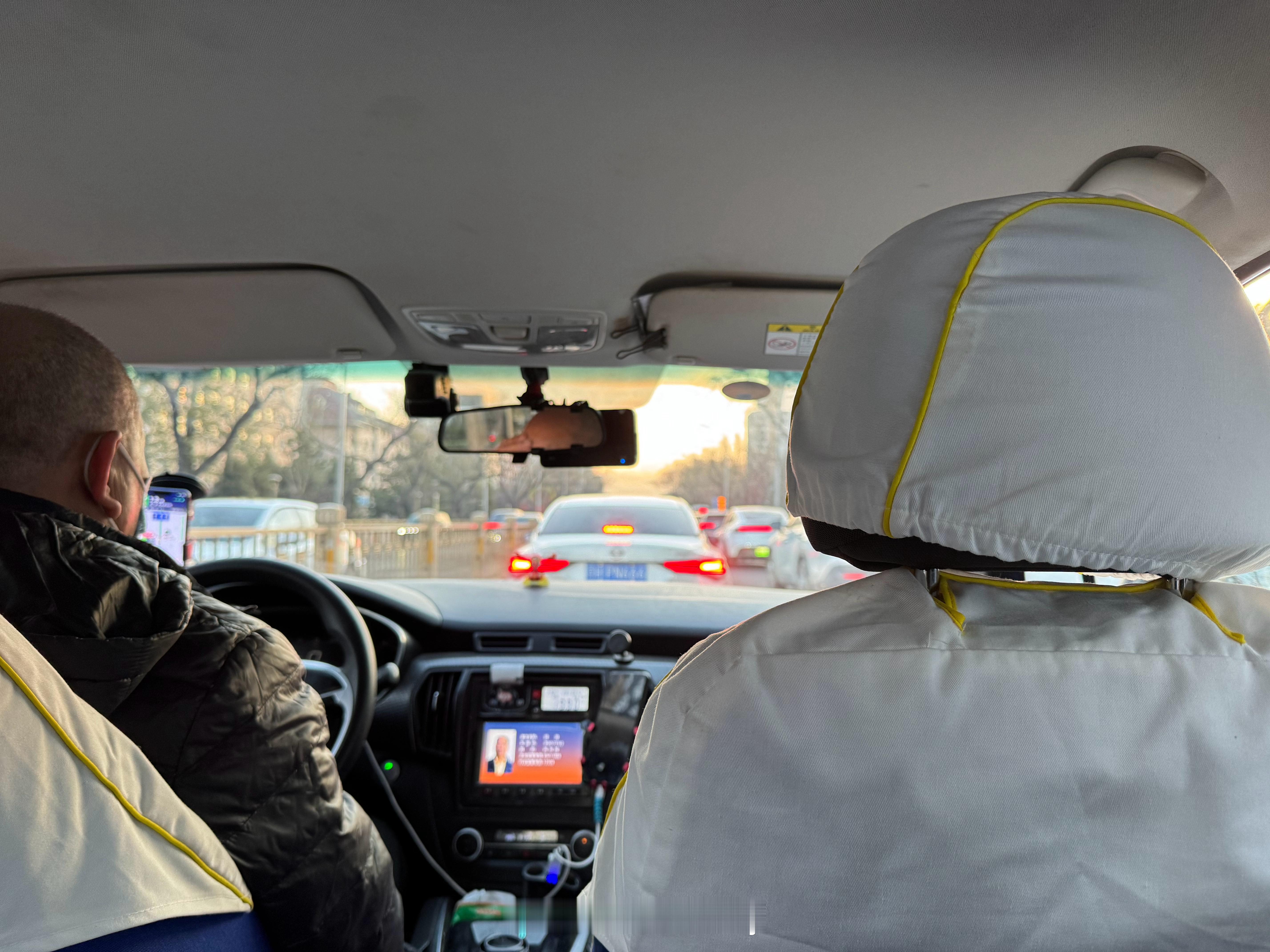 我决定以后每周五都请假 是因为交通出行压力太大了吗？今天上午堵了我2小时