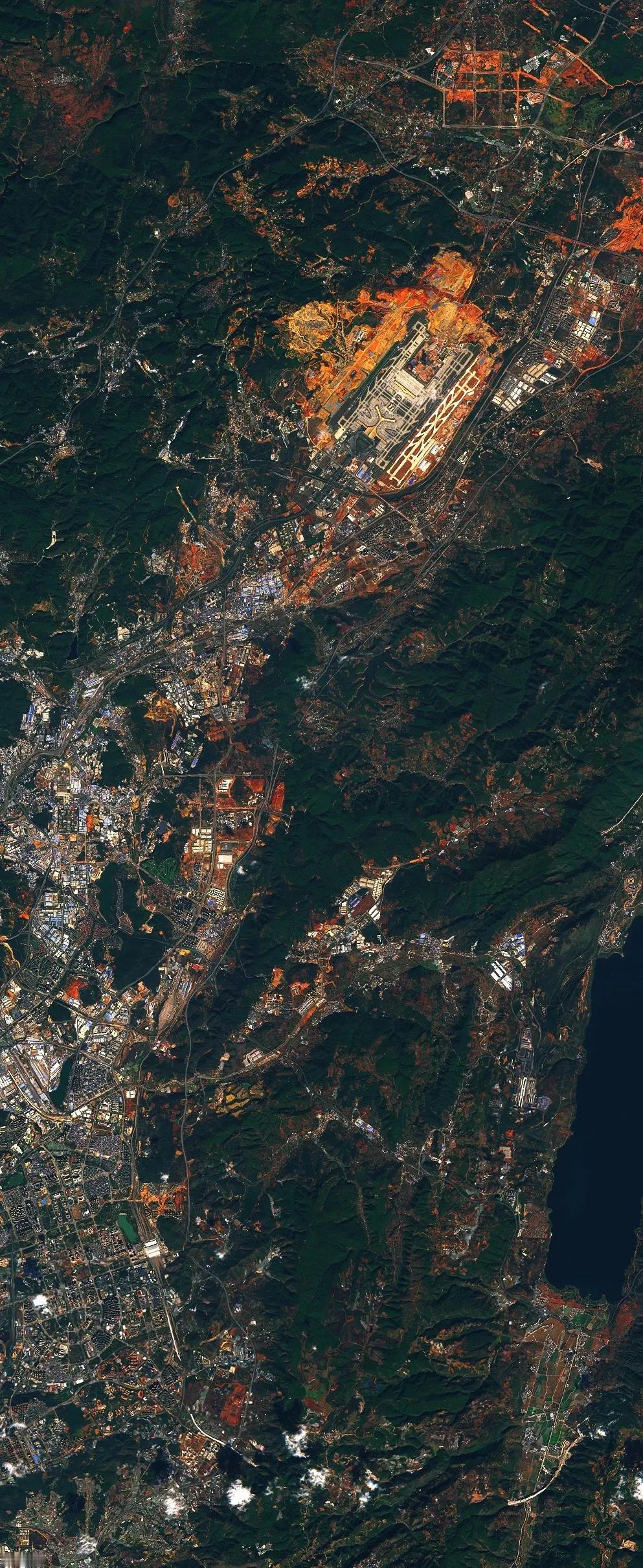 昆明长水机场最近卫星图（12.01）