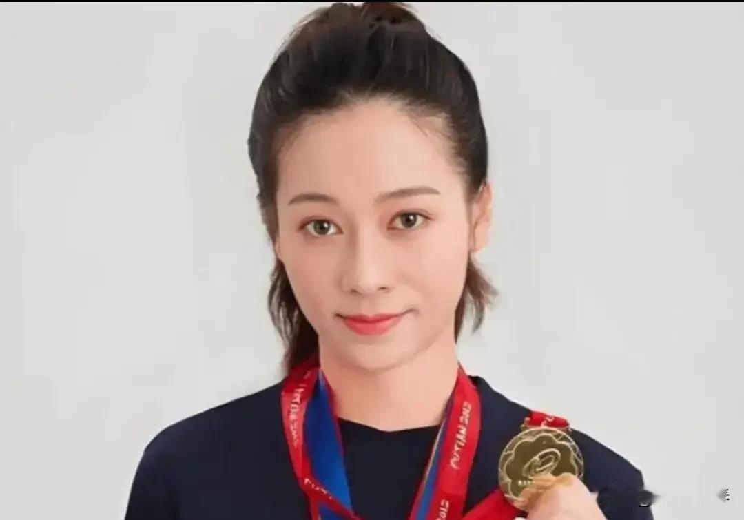吴柳芳采访发声：
"对比刘翔，刘翔退役有二选一，而我只能直接买断"。
自曝201