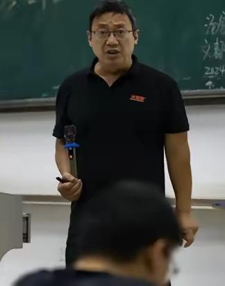 汤家凤又抛出一个炸裂观点！10月2日，他公开表示：只要参与提供立法建议、法律咨询
