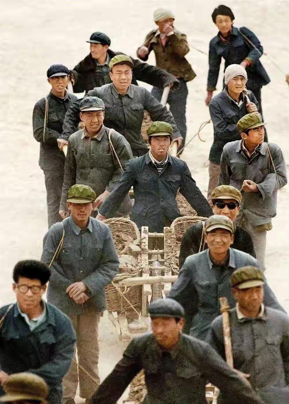 男人的宿命：负重前行，永不低头
在日月的长河中，男人宛如一艘孤独的航船，在生活的