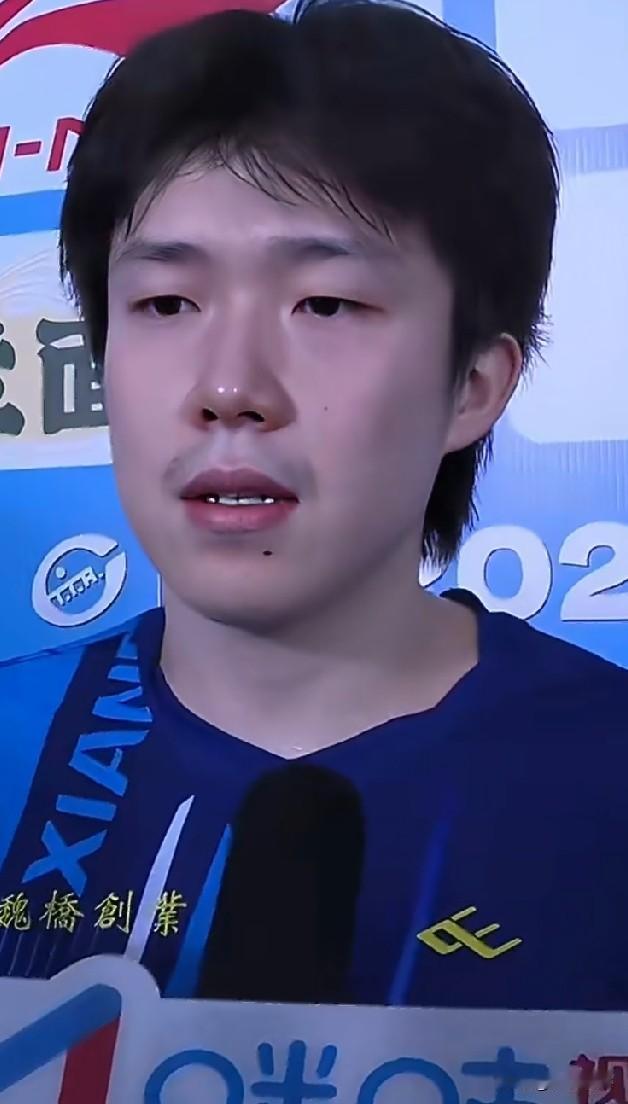 王楚钦大格局，虽然输了单打，赛后采访也一直说自己出现的问题，他还一直毫不吝啬的夸